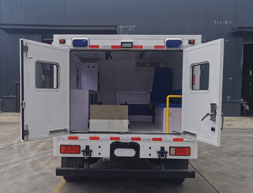 東風(fēng)CLW5050XJHE6型救護(hù)車(chē)